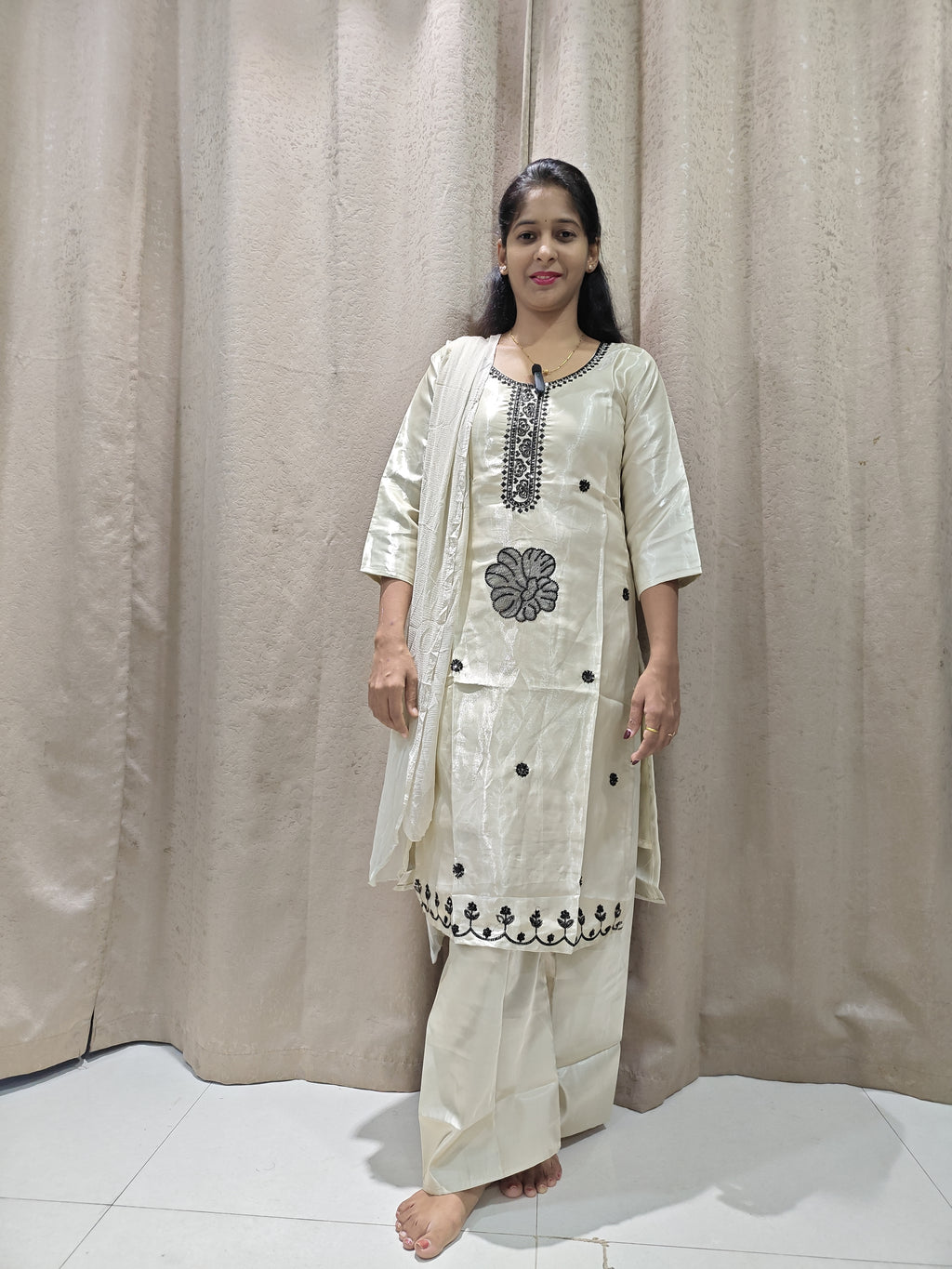 🤍 Elegant Ivory Embroidered Kurta Set