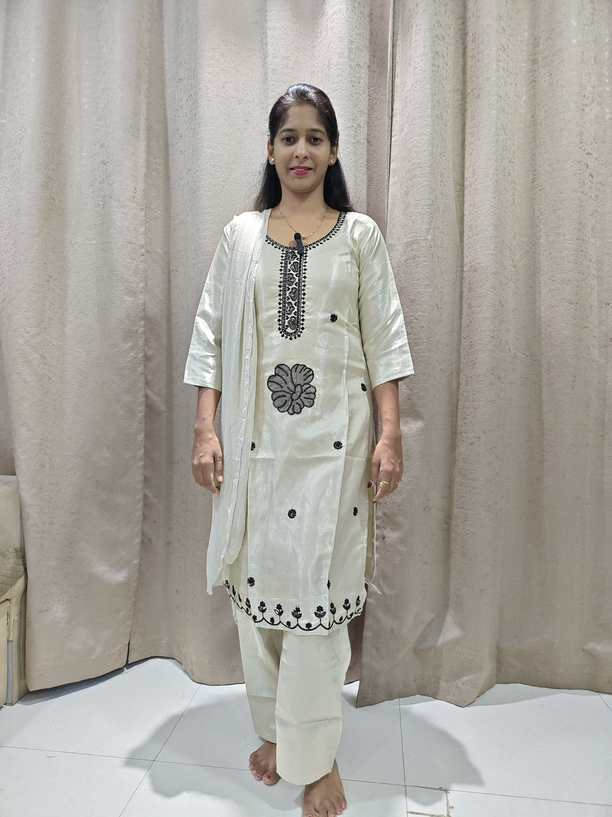 🤍 Elegant Ivory Embroidered Kurta Set